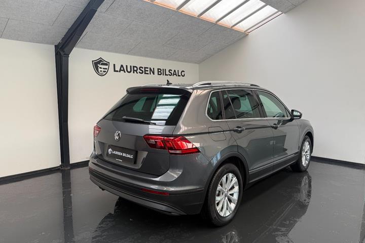 Grå VW Tiguan fra 2019