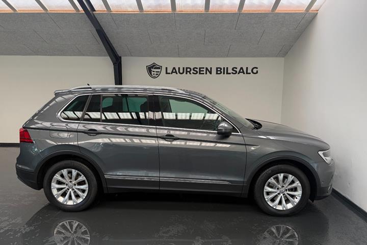 Grå VW Tiguan fra 2019