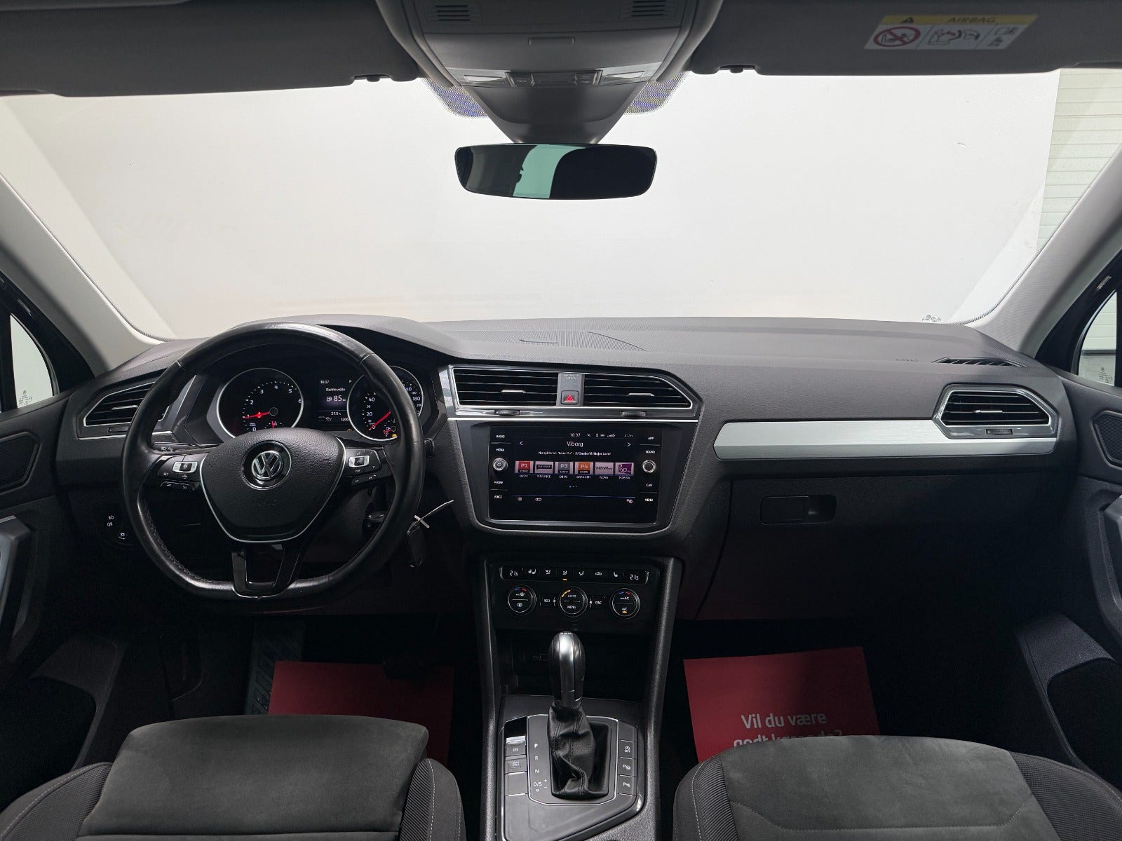 Grå VW Tiguan fra 2019