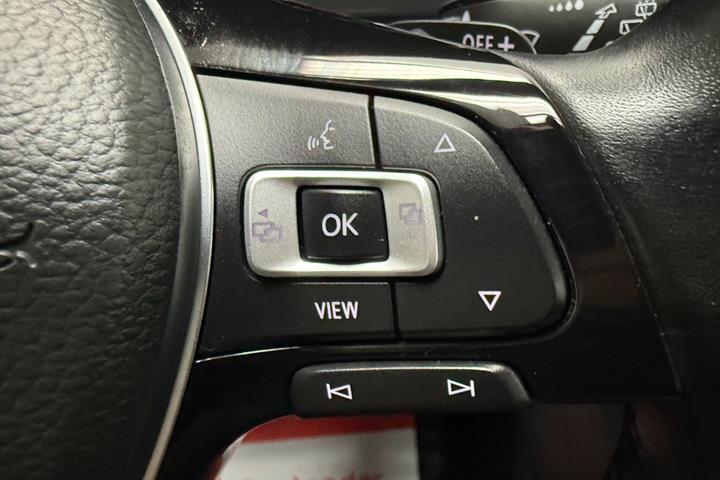 Grå VW Tiguan fra 2019