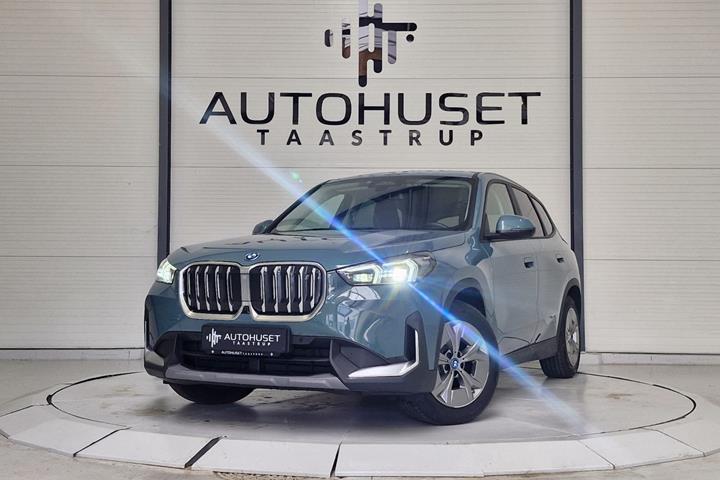 Grøn BMW iX1 fra 2023