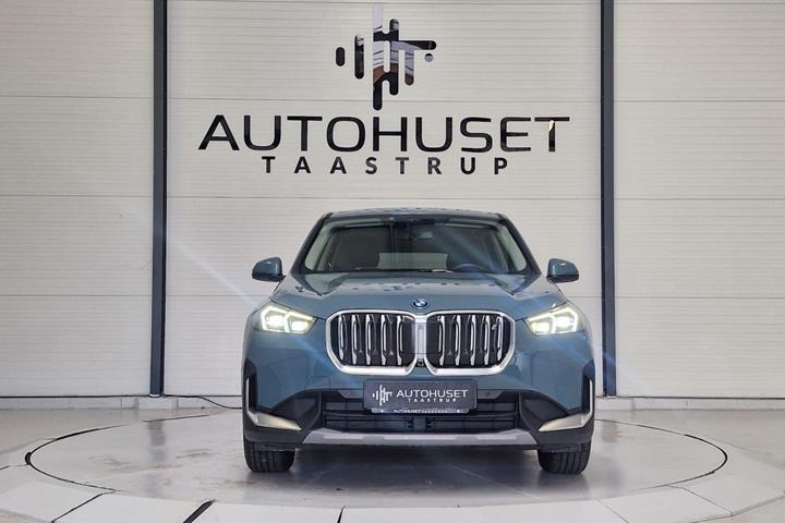 Grøn BMW iX1 fra 2023