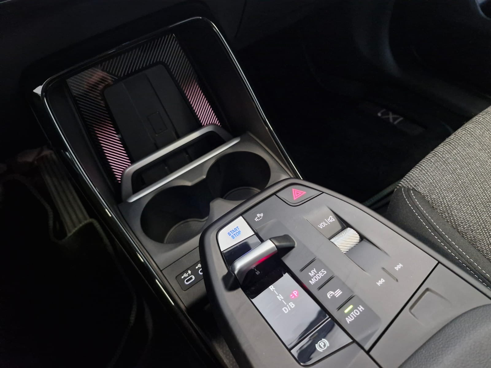 Grøn BMW iX1 fra 2023