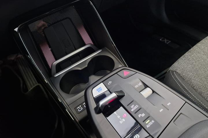 Grøn BMW iX1 fra 2023