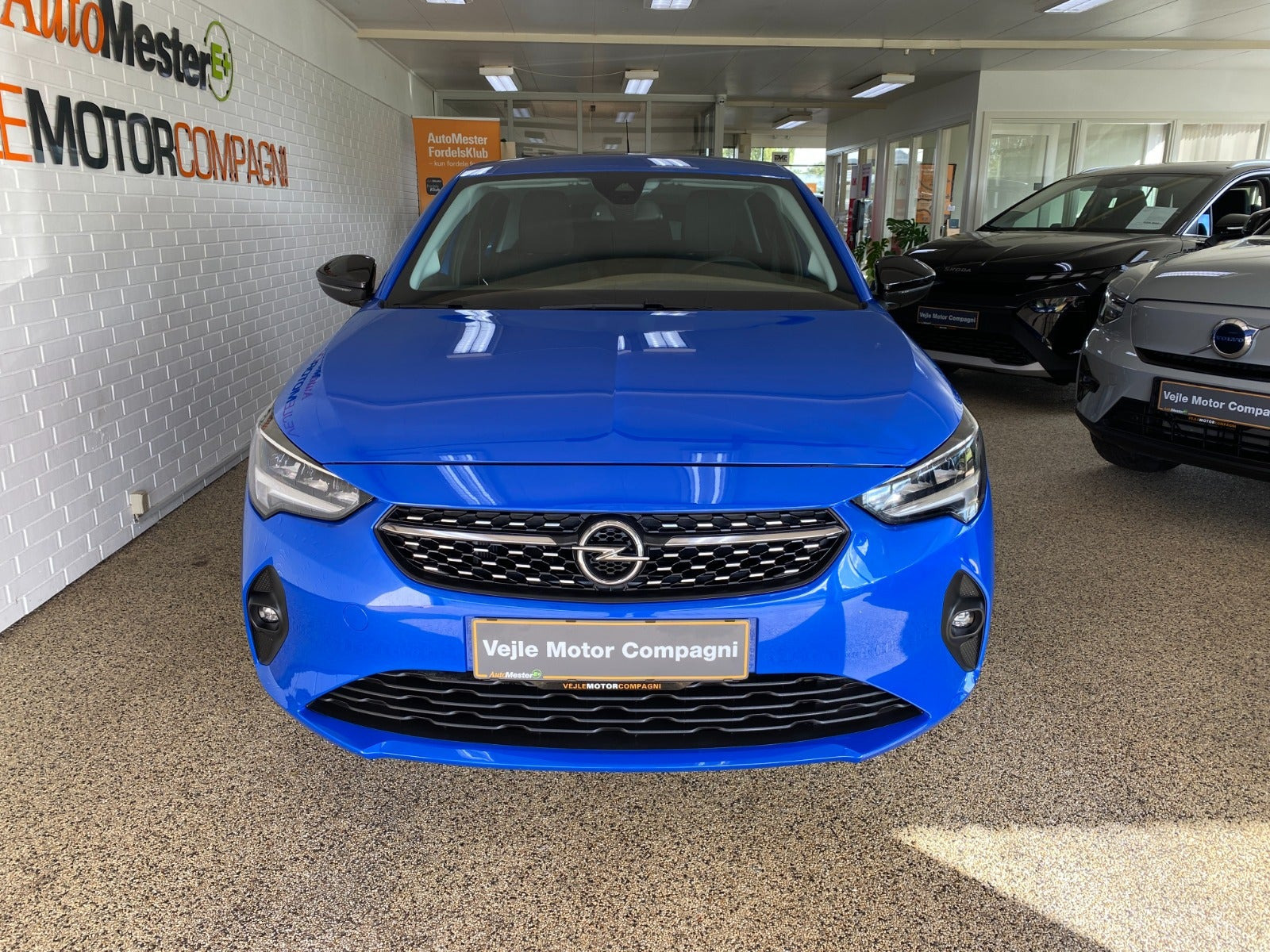 Blå Opel Corsa-e fra 2023