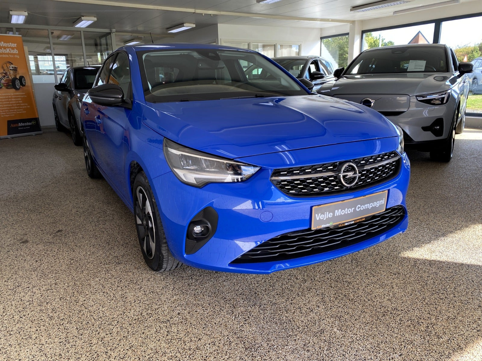 Blå Opel Corsa-e fra 2023