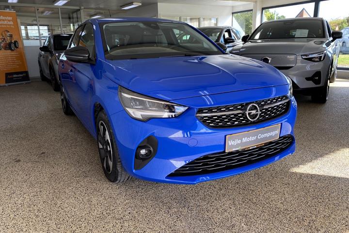 Blå Opel Corsa-e fra 2023