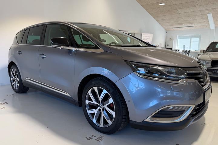 Grå Renault Espace fra 2015 set udefra