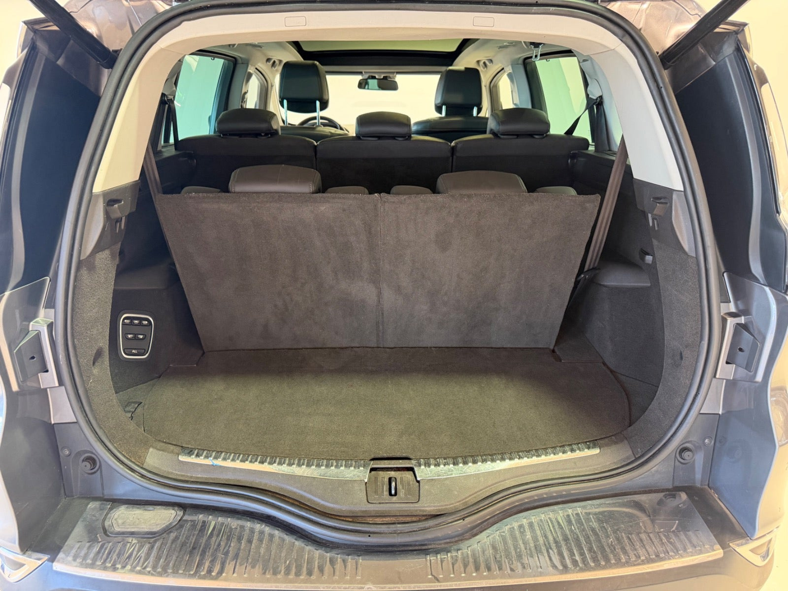 Grå Renault Espace fra 2015
