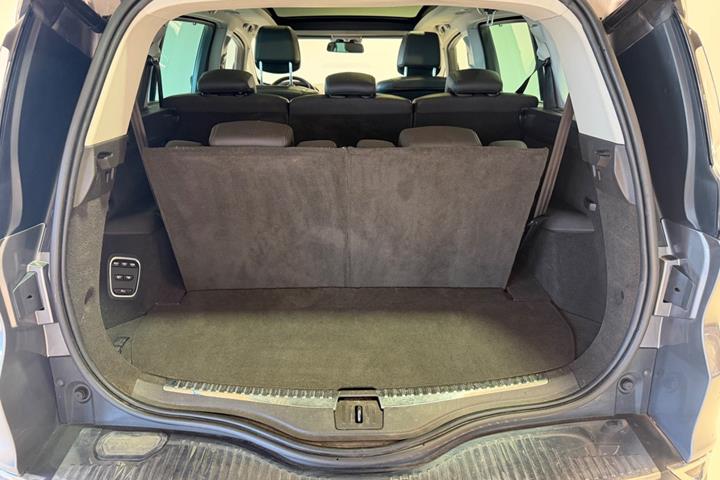 Grå Renault Espace fra 2015