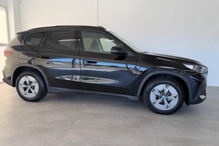 Sort BMW iX1 fra 2025