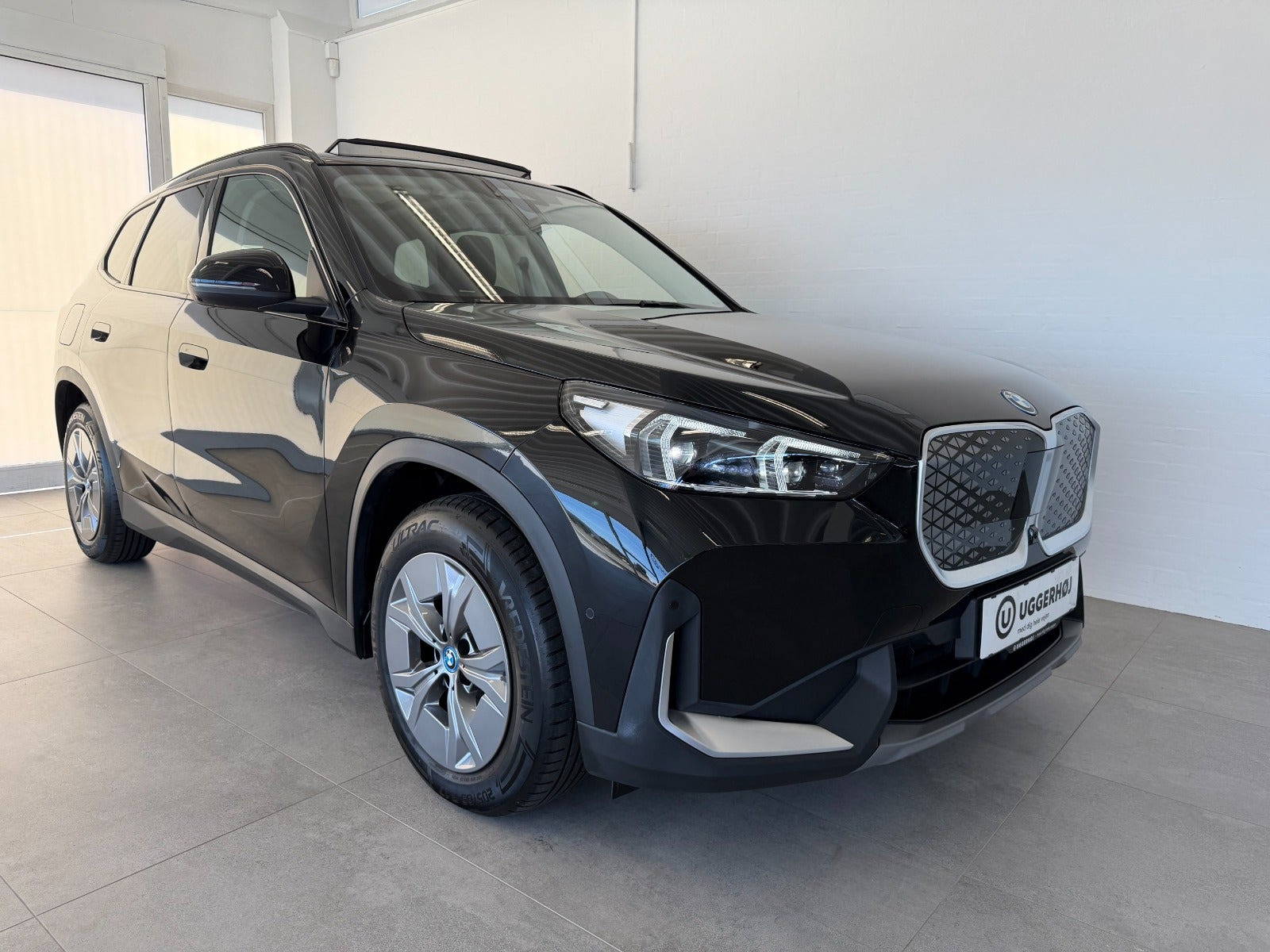 Sort BMW iX1 fra 2025