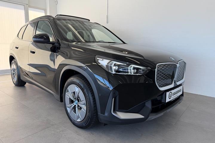 Sort BMW iX1 fra 2025