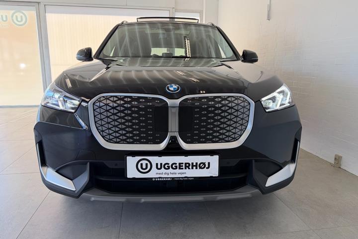 Sort BMW iX1 fra 2025