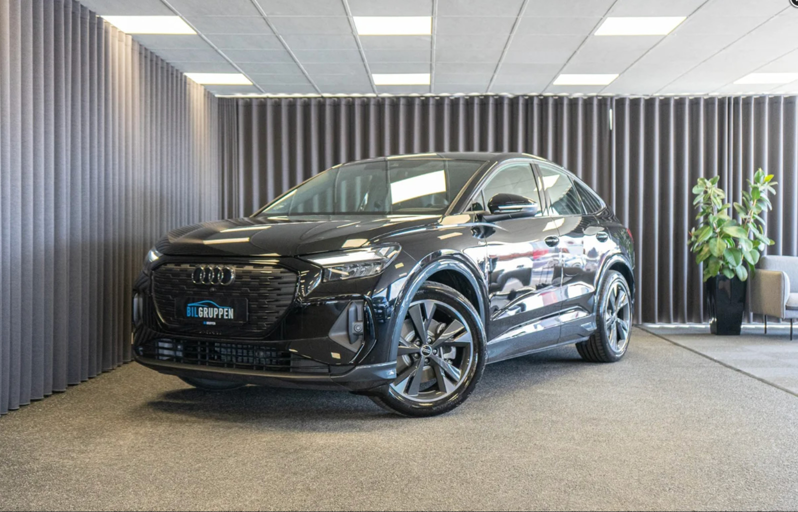 Sort Audi Q4 e-tron fra 2026