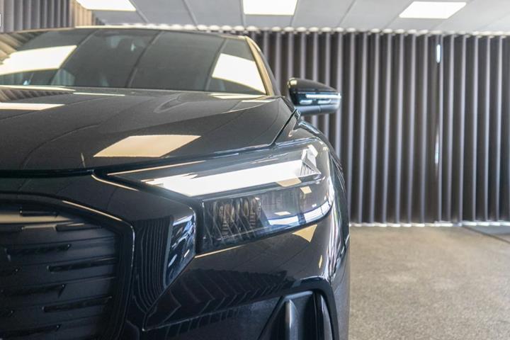 Sort Audi Q4 e-tron fra 2026