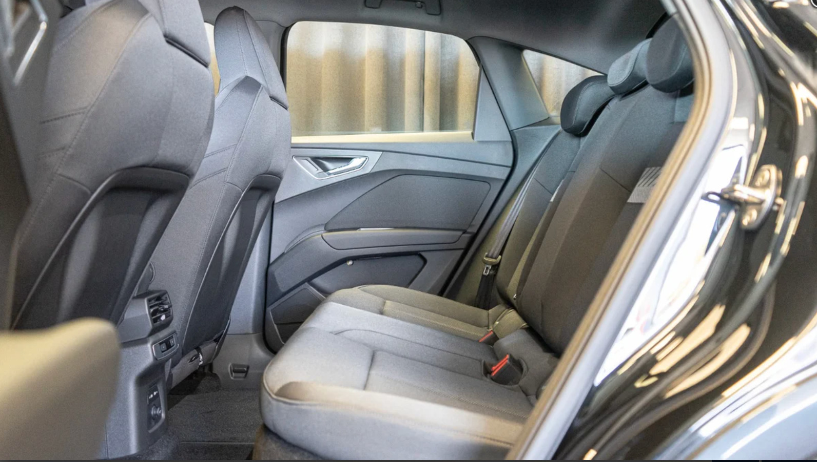 Sort Audi Q4 e-tron fra 2026