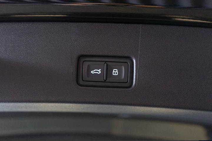 Sort Audi Q4 e-tron fra 2026