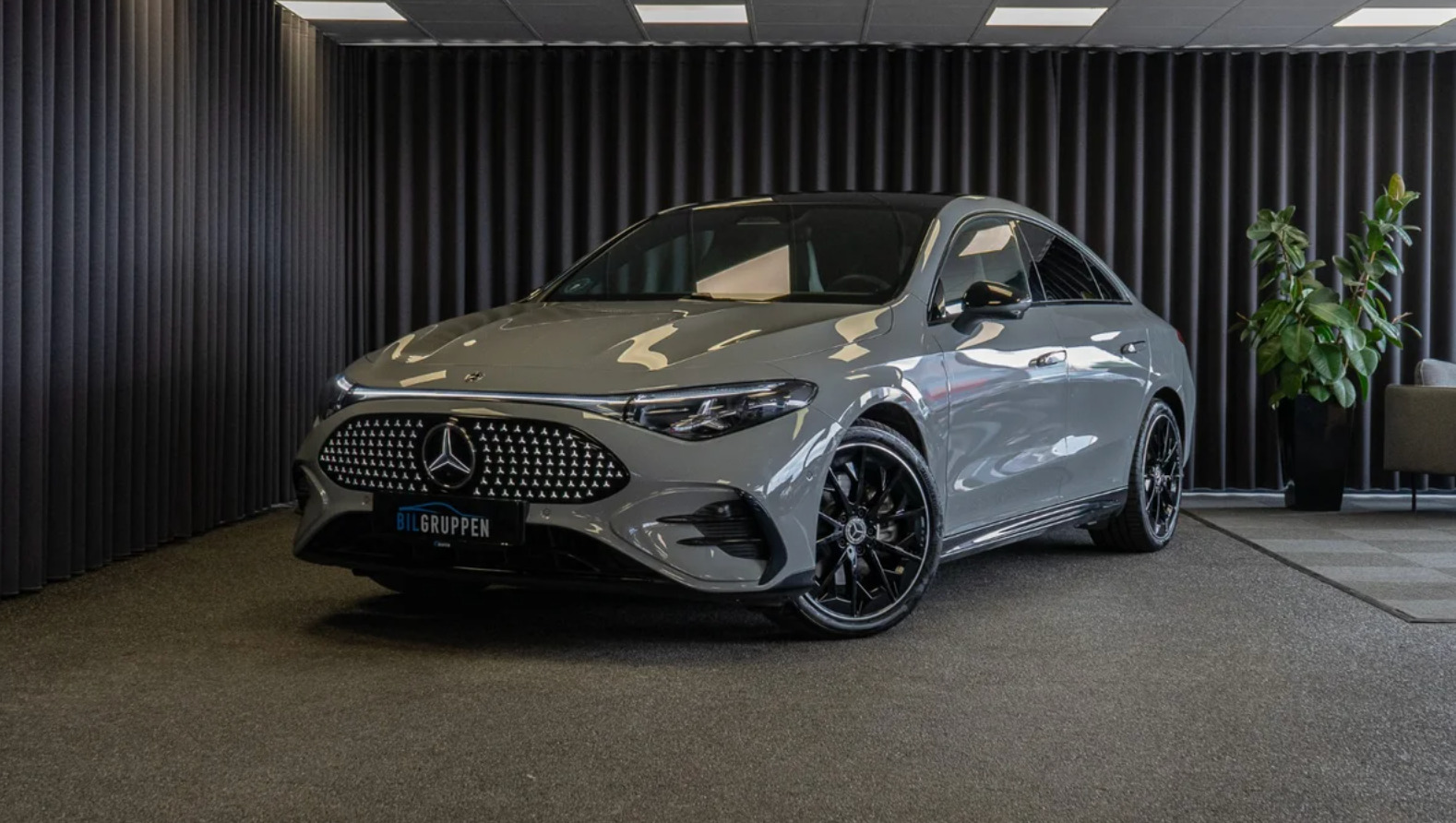 Grå Mercedes CLA250+ fra 2025