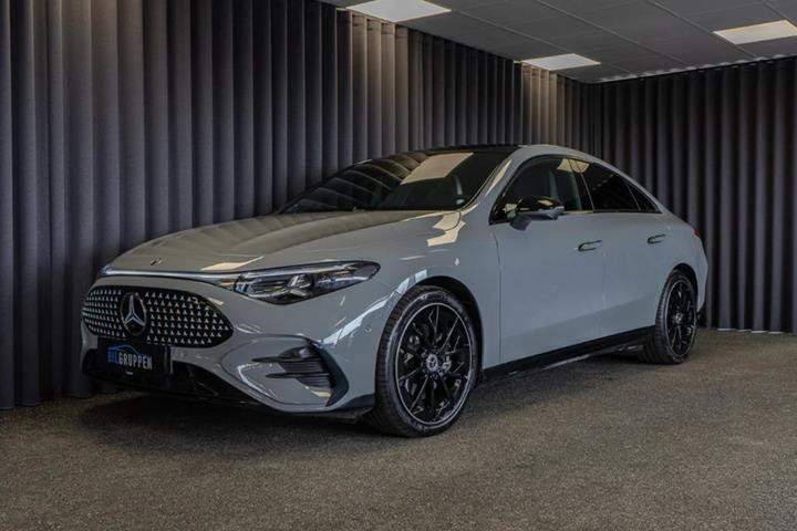 Grå Mercedes CLA250+ fra 2025