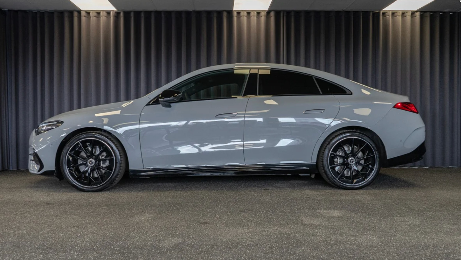 Grå Mercedes CLA250+ fra 2025