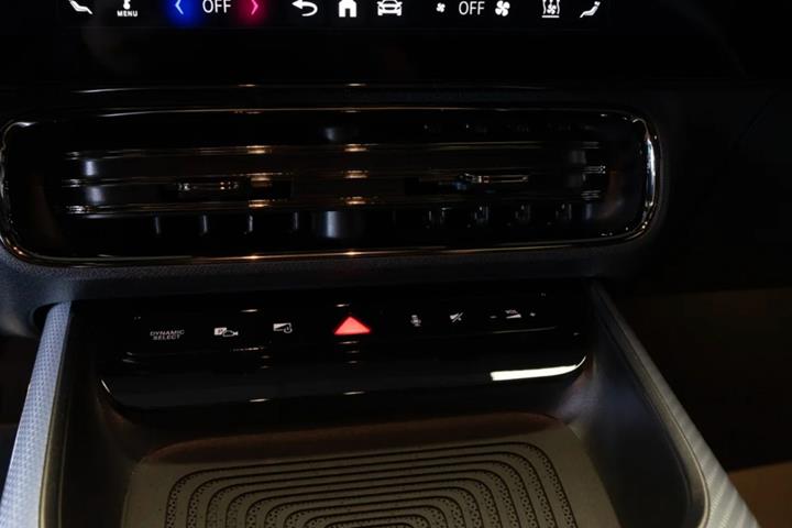 Grå Mercedes CLA250+ fra 2025