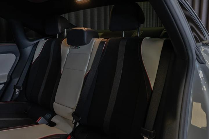 Grå Mercedes CLA250+ fra 2025