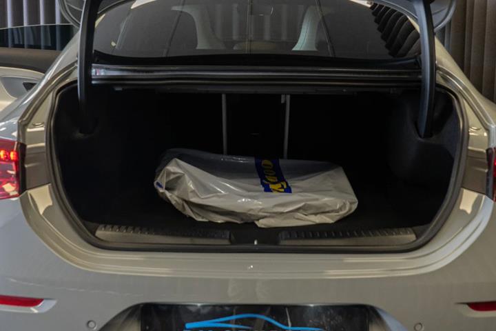 Grå Mercedes CLA250+ fra 2025