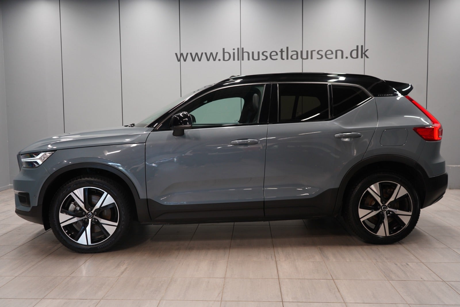 Grå Volvo XC40 fra 2022