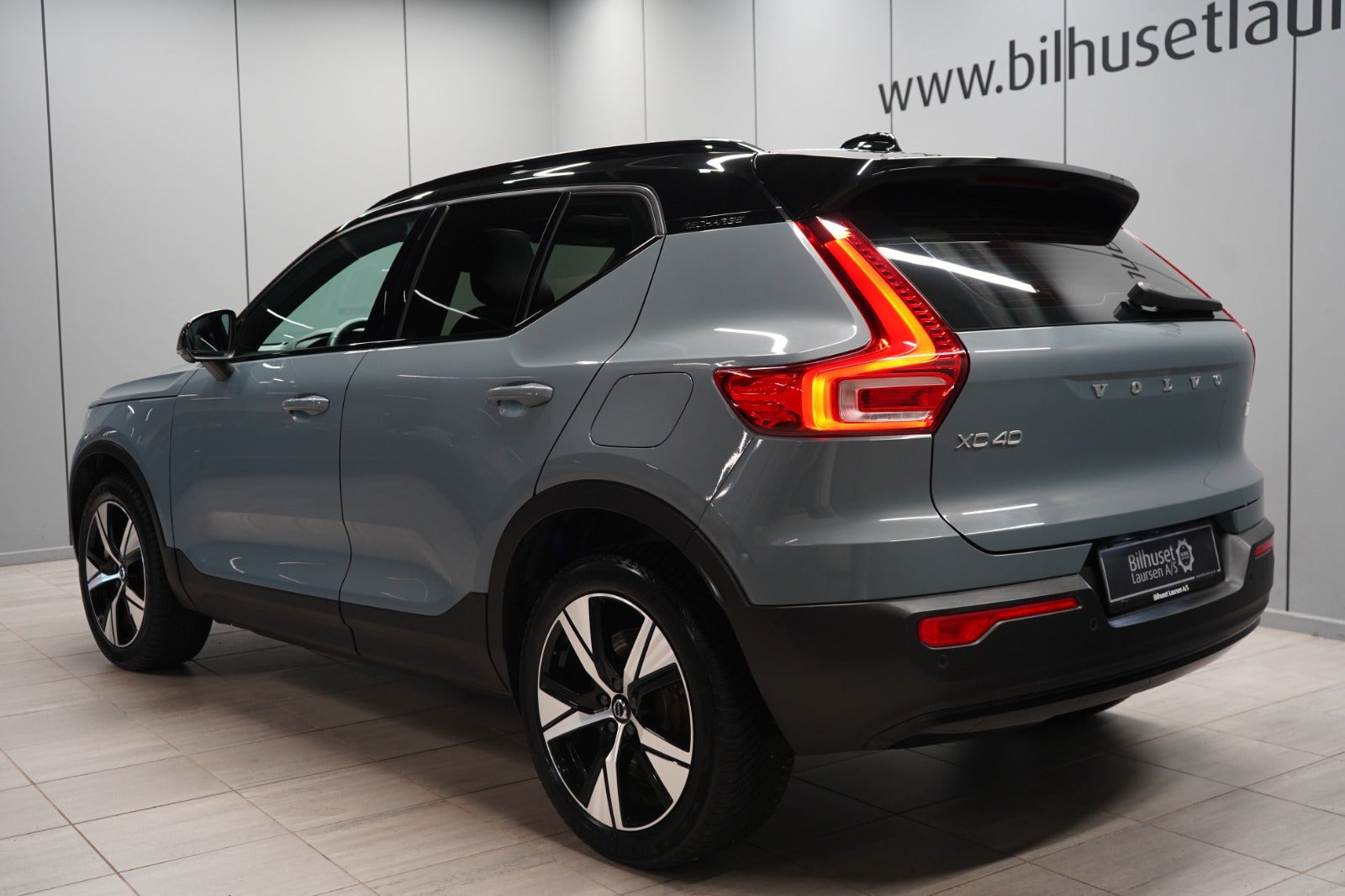 Grå Volvo XC40 fra 2022