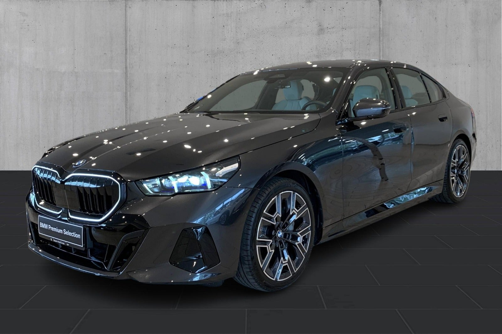 Grå BMW i5 fra 2026