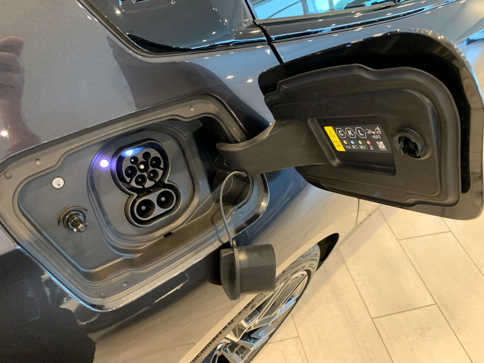 Grå BMW i5 fra 2026