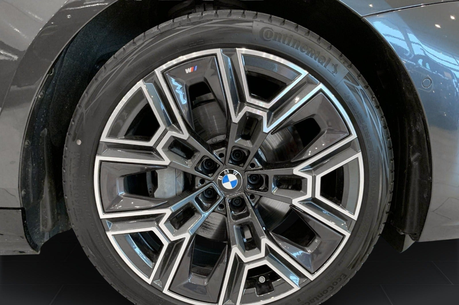 Grå BMW i5 fra 2026