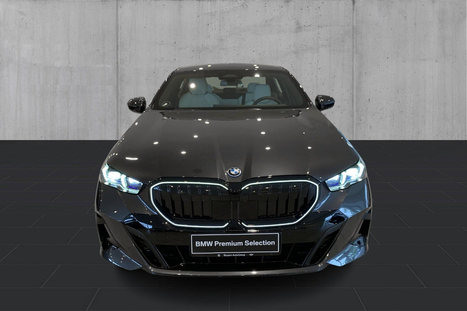 Grå BMW i5 fra 2026