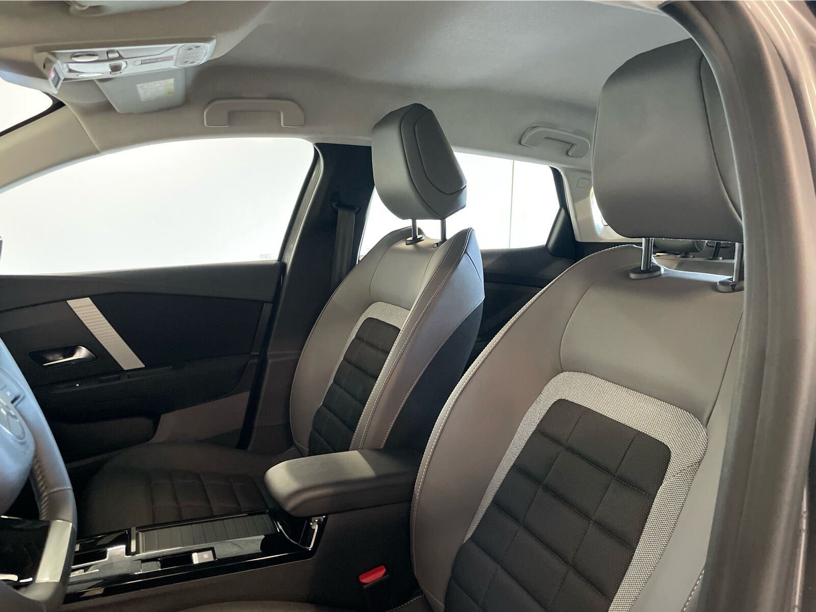 Grå Citroën ë-C4 X fra 2025
