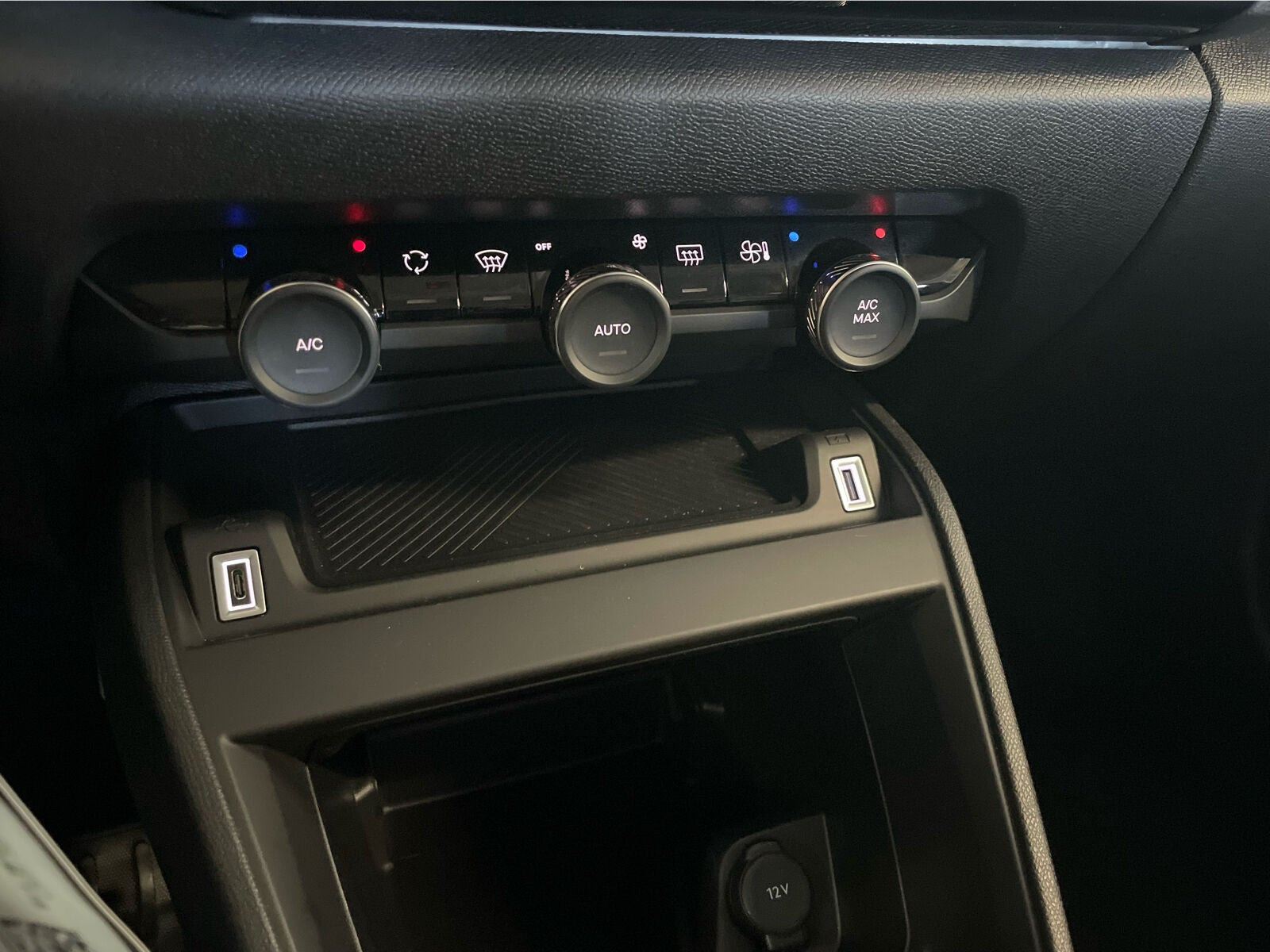 Grå Citroën ë-C4 X fra 2025