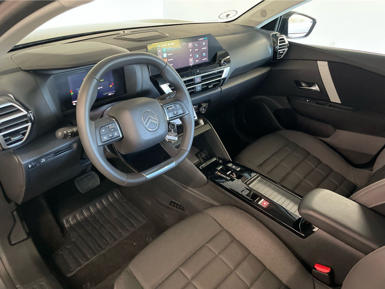 Grå Citroën ë-C4 X fra 2025
