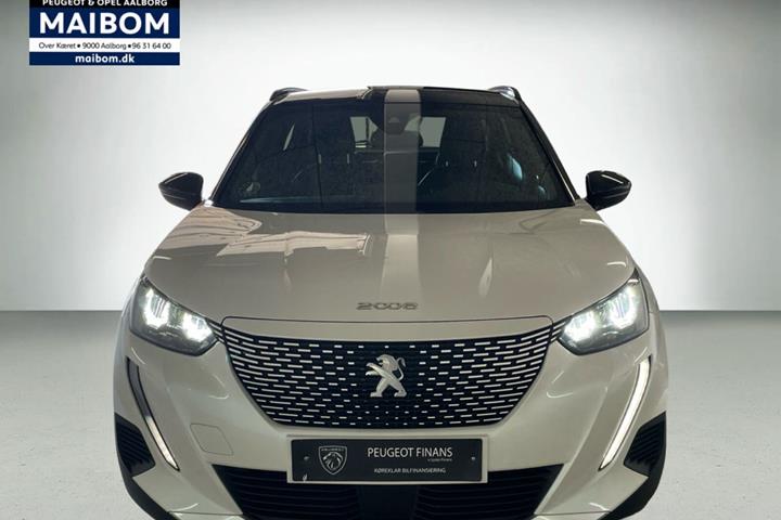 Hvid Peugeot e-2008 fra 2023