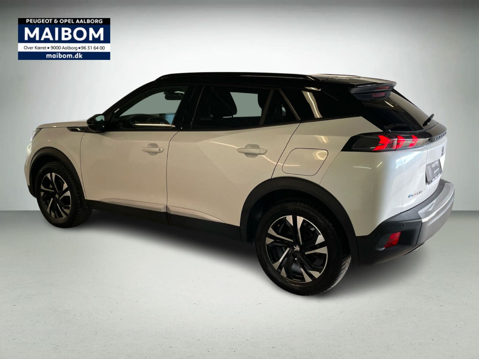 Hvid Peugeot e-2008 fra 2023