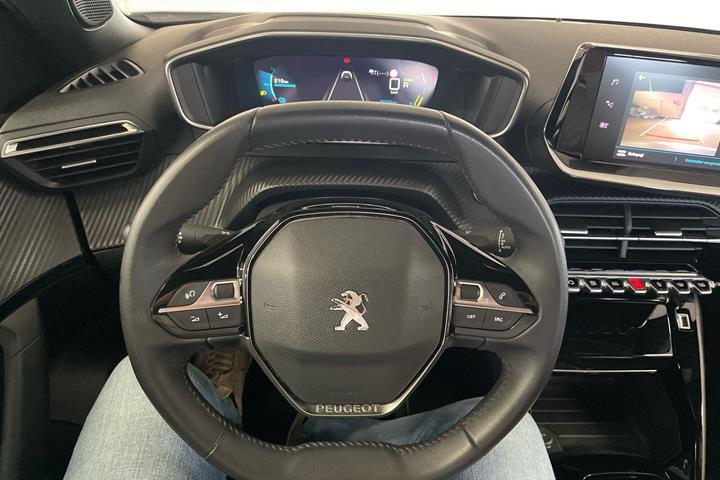Hvid Peugeot e-2008 fra 2023