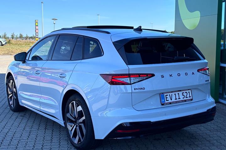 Hvid Skoda Enyaq fra 2026