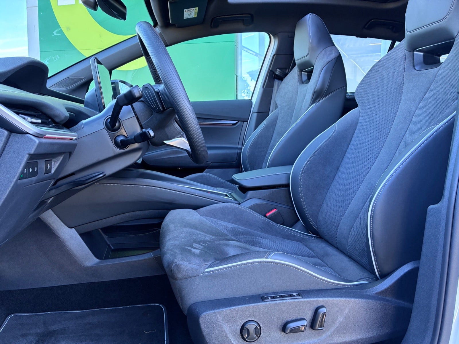 Hvid Skoda Enyaq fra 2026