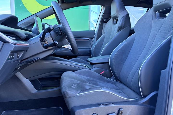 Hvid Skoda Enyaq fra 2026