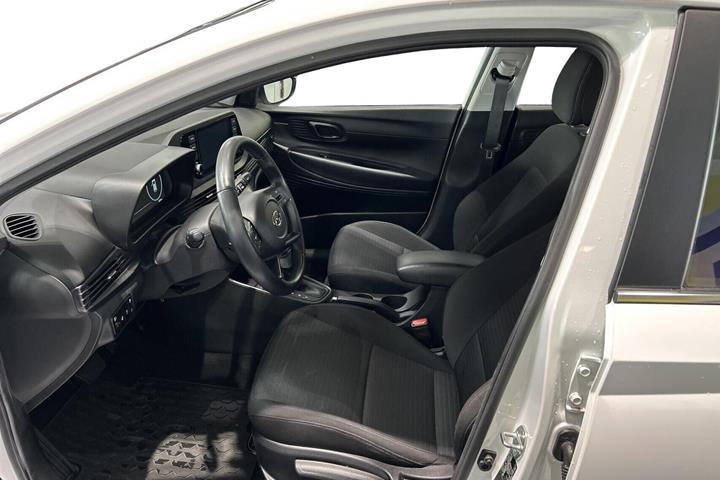 Hvid Hyundai i20 fra 2023
