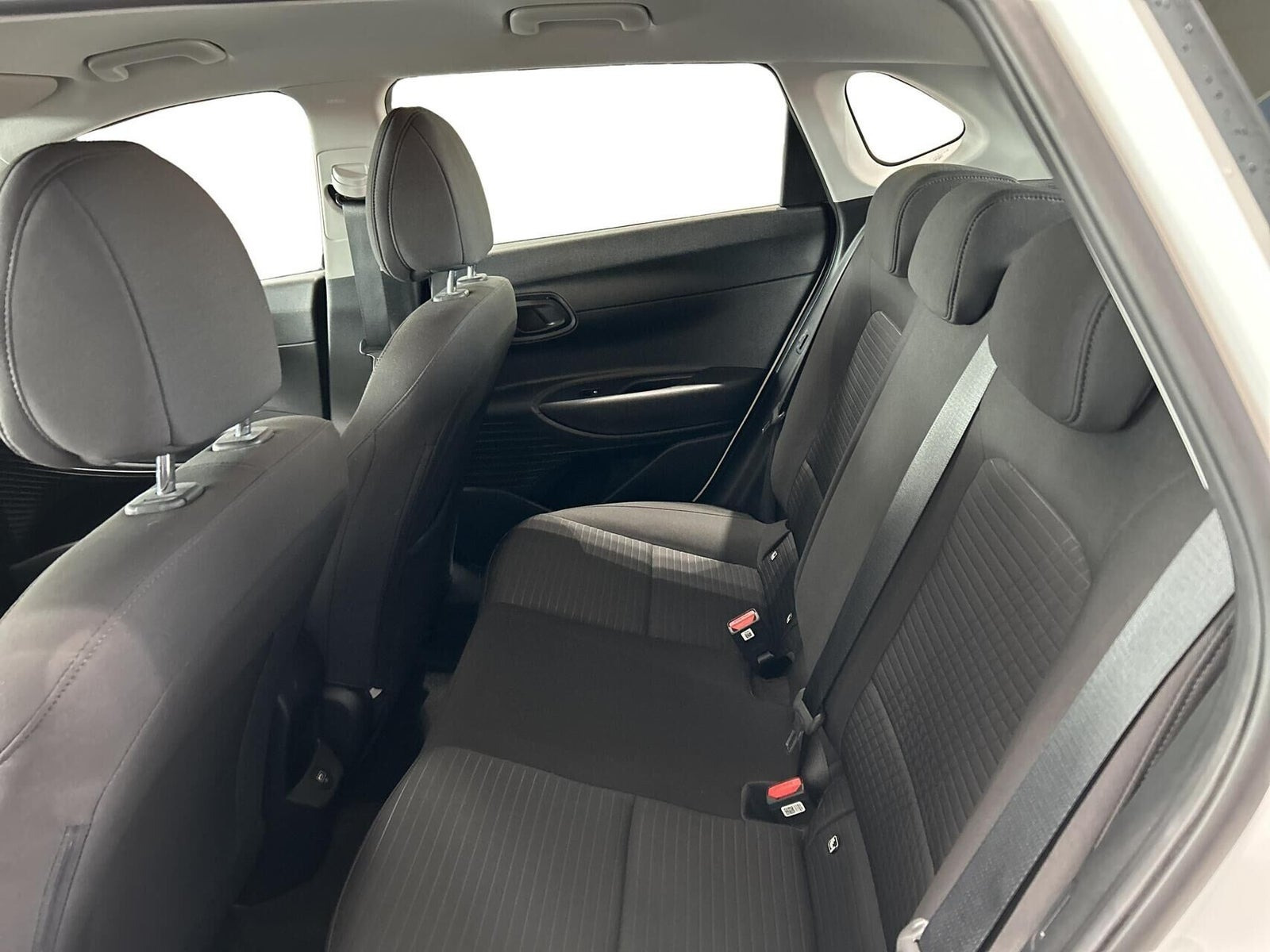 Hvid Hyundai i20 fra 2023