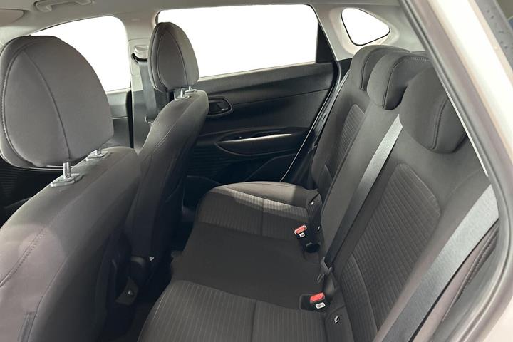 Hvid Hyundai i20 fra 2023