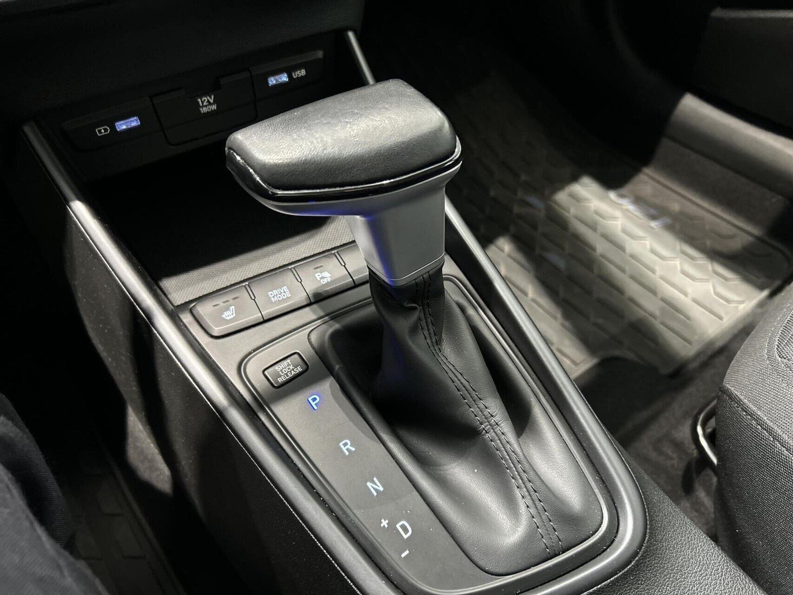 Hvid Hyundai i20 fra 2023