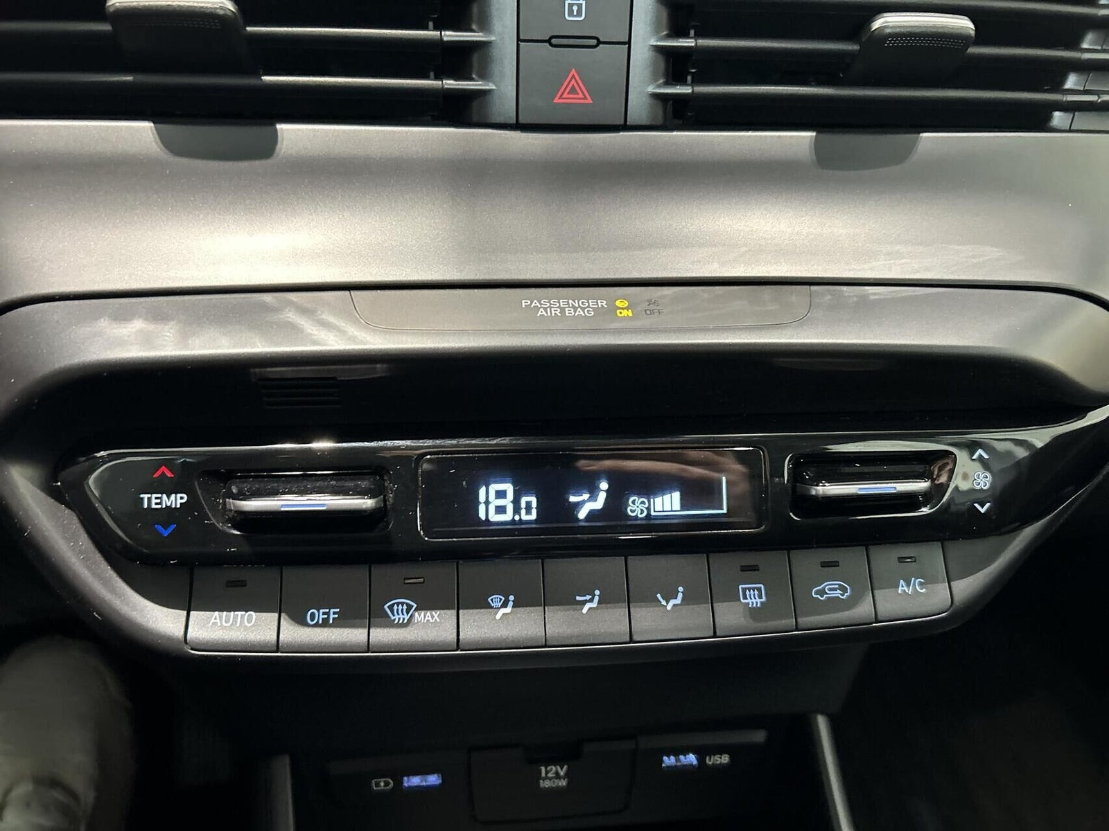 Hvid Hyundai i20 fra 2023