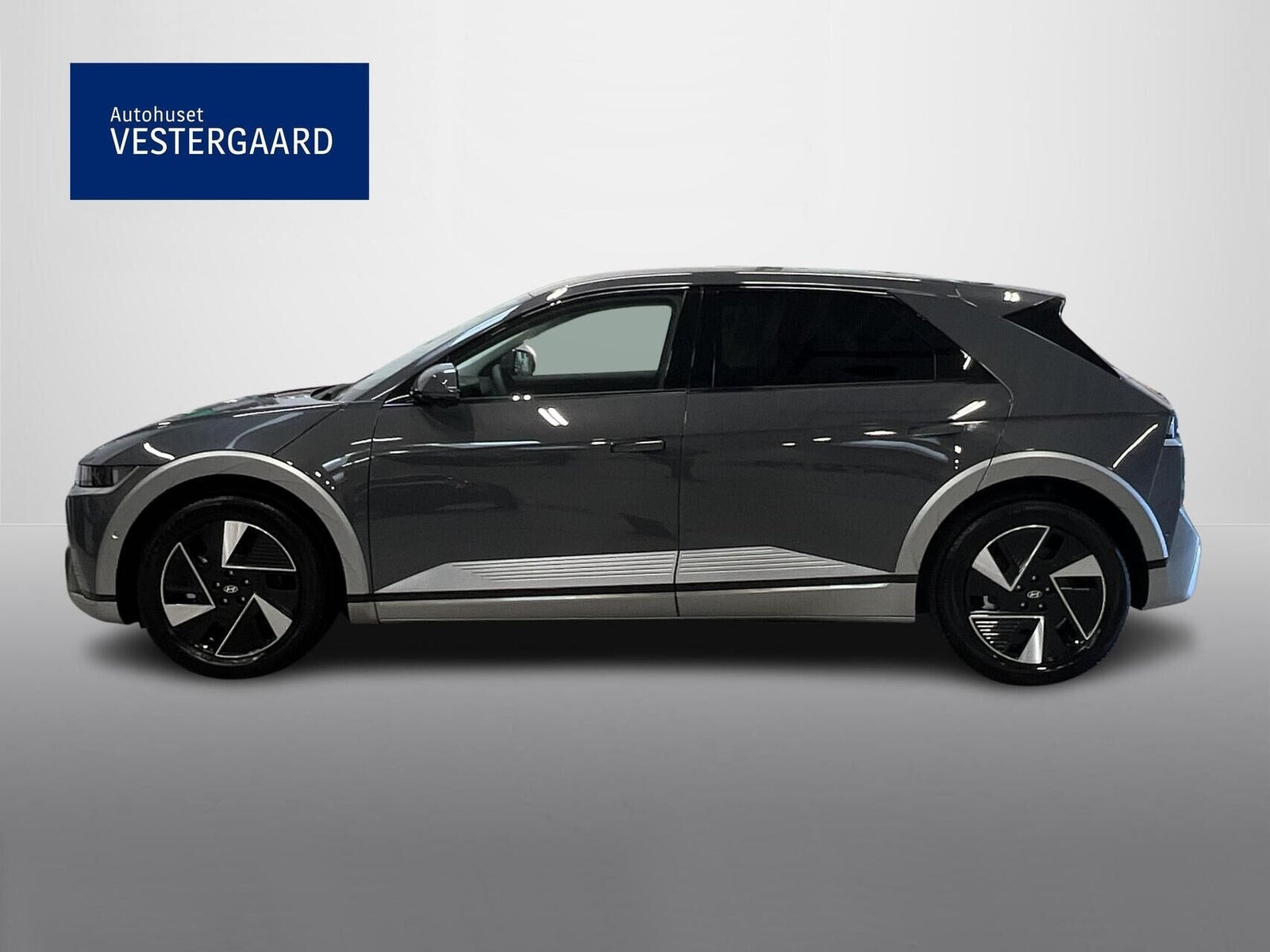 Grå Hyundai Ioniq 5 fra 2025