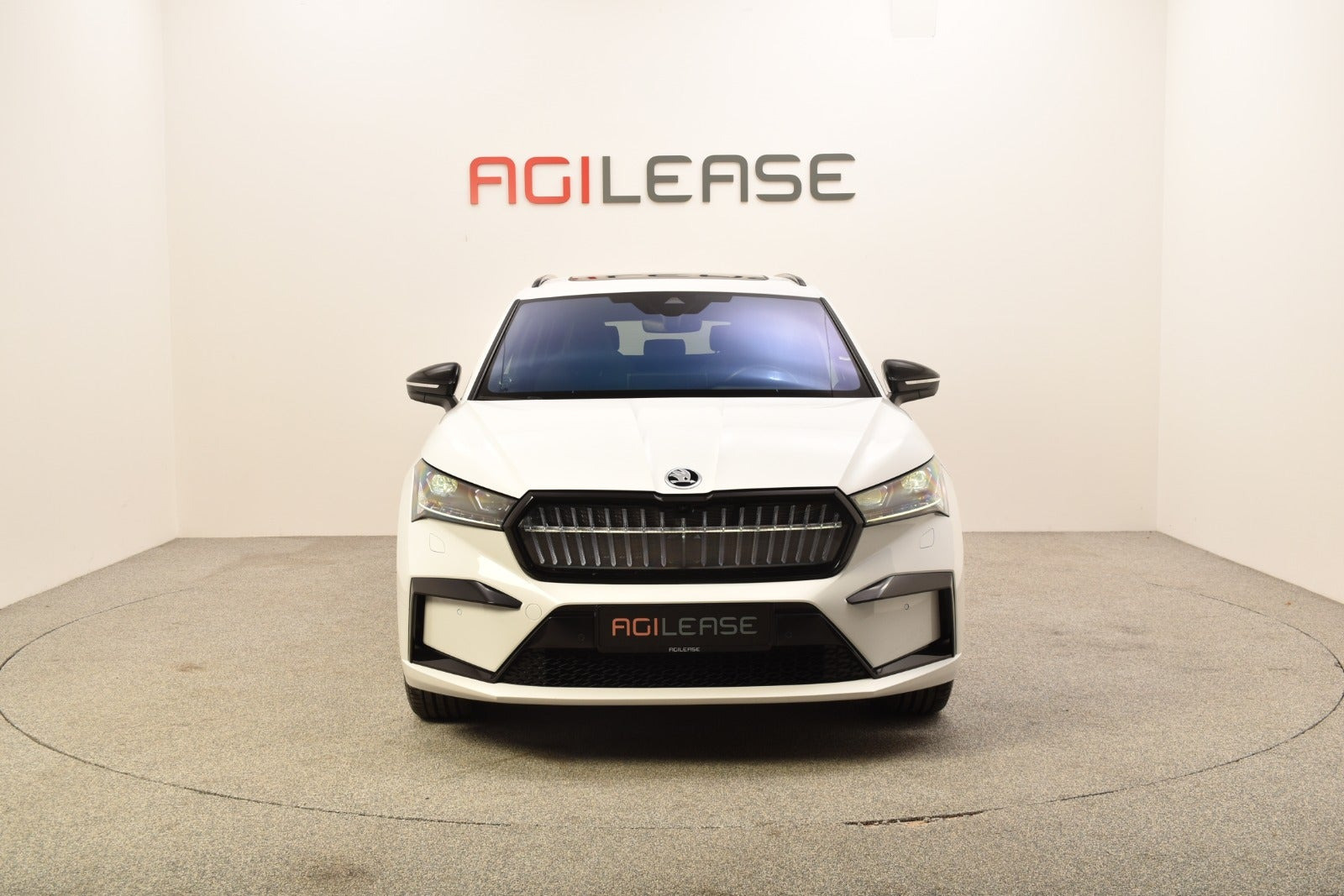 Hvid Skoda Enyaq fra 2022